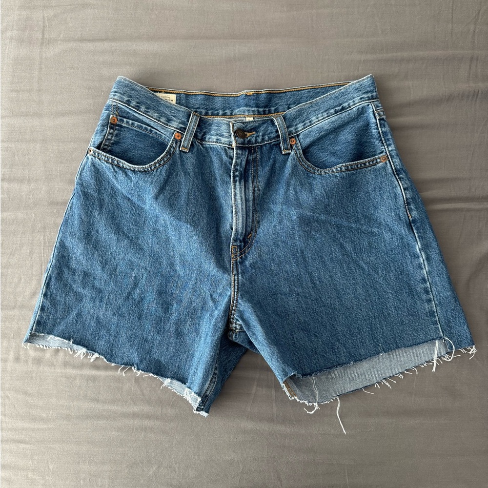 Levi Dark Wash Denim Shorts Size 31